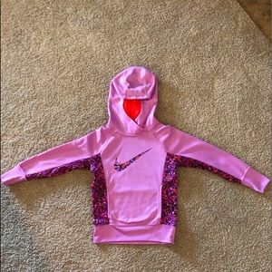 Nike Therma-fit hoodie pullover. Girls size S